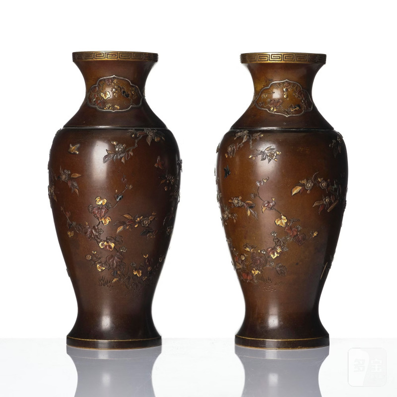 An impressive pair of Japanese inlayed bronze vases, - 图3